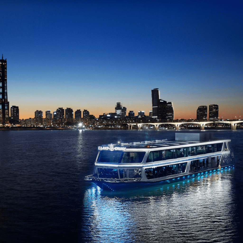 منطقة هونغ داي + ركوب السفينة في نهر هان | Hongdae + Han River Night Cruise - YallaKOREA