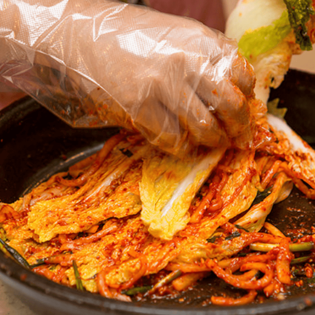 طبخ الكيمتشي + صنع ختم + قصر دوك سو | Kimchi making + Insadong + Deoksu Palace - YallaKOREA